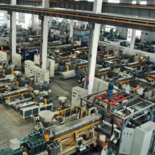 工厂设备维修现场